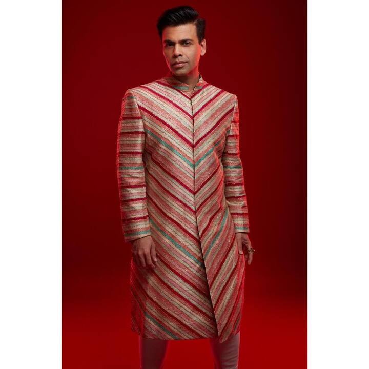 फिल्म निर्माता करण जौहर कैटरीना के करीबी दोस्तों में आते हैं. उन्हें इस रिसेप्शन में आने के लिए पर्सनली इनवाइट किया गया है.