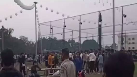 સુરતઃ આ કોલેજમાં યોજાઈ મ્યુઝિકલ ઈવેન્ટ, સોશિયલ ડિસટન્સના નિયમોના ઉડ્યા ધજાગરા