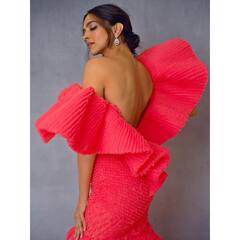 PICS | Deepika Padukone Exudes Excellence In Mermaid Style Gown