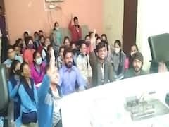 Sehore News : परीक्षा से वंचित आईटीआई की 40 छात्राएं धरने पर बैठीं, साल खराब होने का डर
