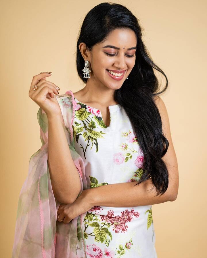 நான் தூங்கும் நேரத்தில் தொலை தூரத்தில் வரும் பாடல் நீ