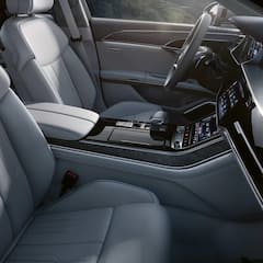 Kiara Advani New Car Photos: कियारा आडवाणी ने खरीदी Audi A8 L, तस्वीरों में देखिए अंदर से कैसी है गाड़ी