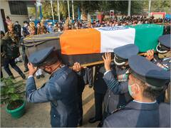 Group Captain Varun Singh का पार्थिव शरीर लाया गया भोपाल, कल होगा राजकीय सम्मान के साथ अंतिम संस्कार- देखें Photos