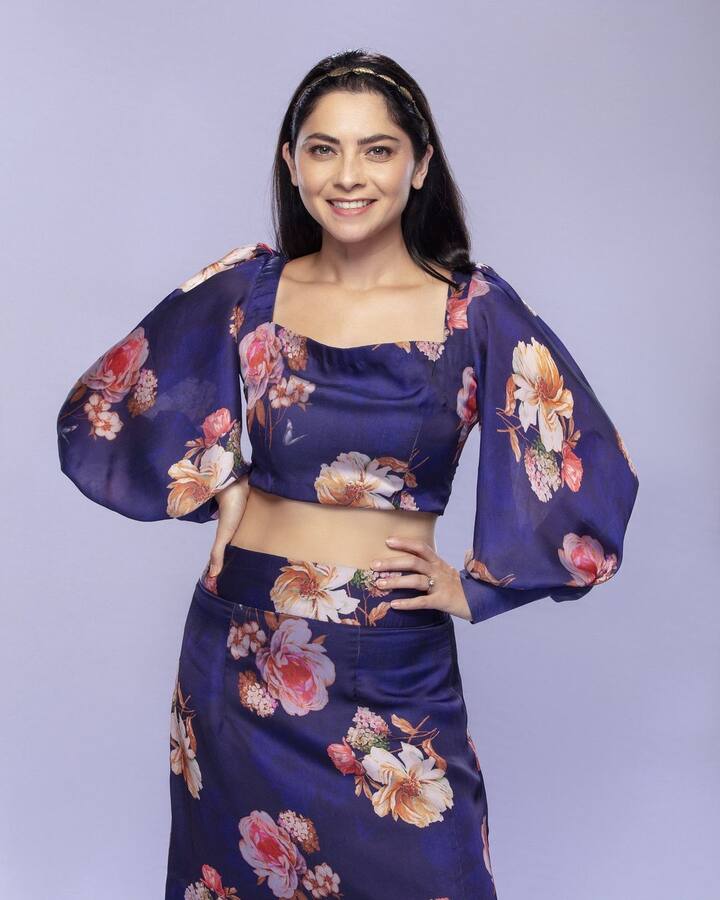 हा खास लूक सोनालीने नवीन शो 'किचन कलाकार' साठी केला आहे. (photo : instagram @sonalee18588)