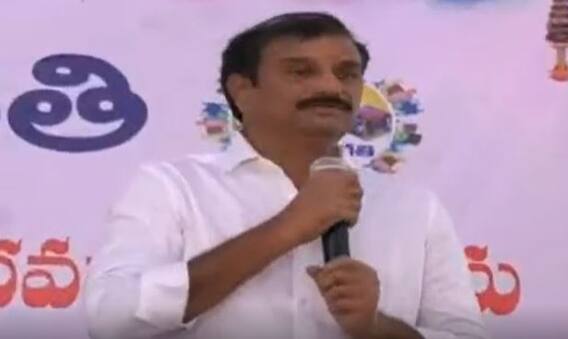 MP Prabhakar Reddy :సంగారెడ్డి సభలో కేటీఆర్ ను ముఖ్యమంత్రి చేసిన ఎంపీ ప్రభాకర్ రెడ్డి..!