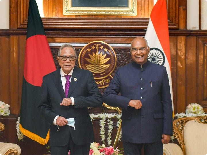 व्यापार एवं संपर्क के बारे में राष्ट्रपति कोविंद ने कहा कि संपर्क, भारत-बांग्लादेश संबंधों के बीच एक महत्वपूर्ण स्तंभ है. बांग्लादेश को भारत के सबसे बड़े व्यापार भागीदारों में से एक करार देते हुए उन्होंने कहा कि नयी दिल्ली दोनों देशों के बीच अधिक संगठित और निर्बाध व्यापार के लिए प्रतिबद्ध है.