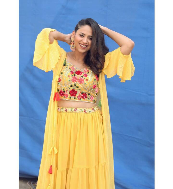 स्वानंदीचा हा मस्तीभरा अंदाज चाहत्यांच्या पसंतीस उतरतोय. (photo: swananditikekar/ig)