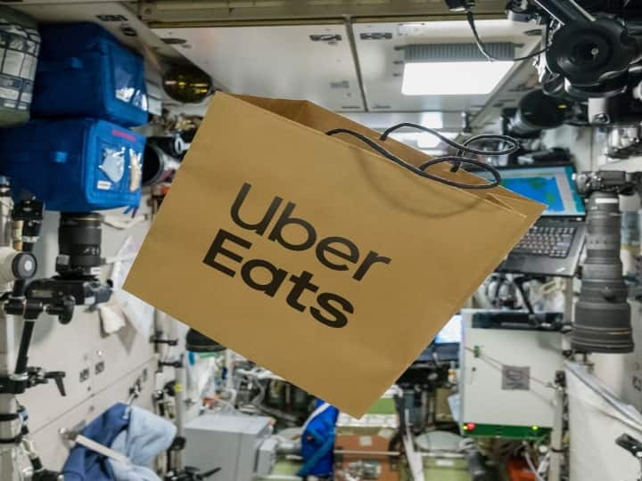 UberEats becomes the first delivery service to send food to SPACE: Firm teamed up with Japanese billionaire Yusaku Maezawa to hand deliver food UberEats  | முதன் முறையாக விண்வெளி வீரர்களுக்கு உணவு டெலிவரி செய்த Uber Eats!