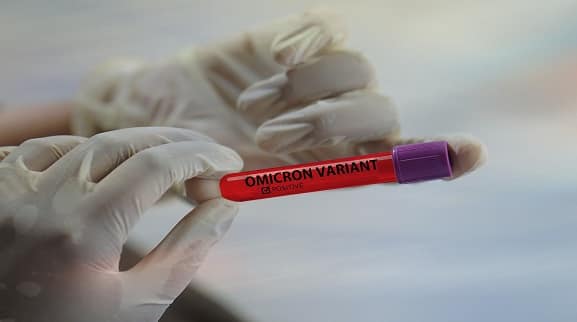 Hyderabad: Medical staff conducts RT-PCR tests in Paramount colony of Tolichowki amid 2 Omicron variant cases outbreak Hyderabad Omicron: టోలిచౌకీలో ఒమిక్రాన్ హైఅలర్ట్.. కొనసాగుతున్న టెస్టులు, రంగంలోకి ప్రత్యేక టీమ్‌లు
