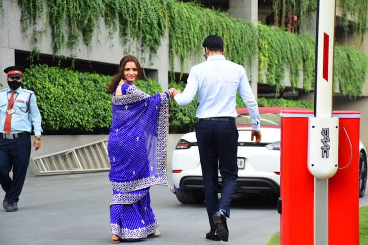 অঙ্কিতা লোখান্ডের বিয়েতে আমন্ত্রিত ছিলেন কঙ্গনা রানাউতও। 'মনিকর্ণিকা' ছবিতে একসঙ্গে কাজ করেছেন অঙ্কিতা ও কঙ্গনা। নব দম্পতিকে শুভেচ্ছা জানিয়ে একাধিক ছবি পোস্ট করেন তিনি।