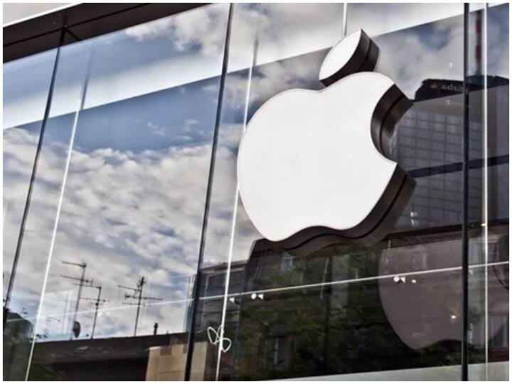 आईफोन का प्रोडक्शन ठप (iPhone Production Stop) : इस साल के अंत में यानी दिसंबर में एक और बड़ी खबर निकलकर आई. दरअसल एक दशक में पहली बार Apple ने अपने iPhone और iPad का उत्पादन बंद करने का फैसला किया. इसके पीछे की वजह पार्ट्स की कमी, सप्लाई चेन में रुकावट, चिप की किल्लत और चीन में बिजली का सीमित प्रयोग रहा.