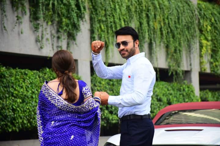 বিয়ের পর এদিন একটি বিশেষ 'রেড কার্পেট ইভেন্ট' হওয়ার কথা ছিল মিডিয়া ও পাপারাৎজিদের জন্য। তবে কোভিডের বাড়বাড়ন্তে তা বাতিল করে দেওয়া হয়।