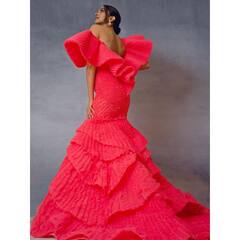 PHOTO : बॉलिवूडच्या 'मस्तानी'च्या मनमोहक अदा; फ्रिल गाऊनमधील लूकवर चाहते फिदा