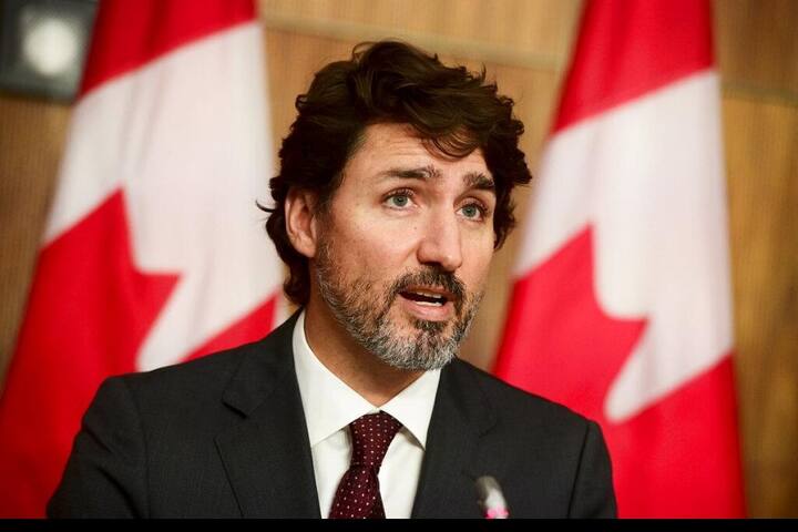 Canada PM Justin Trudeau, family moved to secret location security concerns thousands Ottawa protest vaccine mandates, Lockdowns Canada PM Justin: అజ్ఞాతంలోకి ఆ దేశ ప్రధాని.. వ్యాక్సిన్ వ్యతిరేక ఆందోళనలతో కెనడా ఉక్కిరిబిక్కిరి