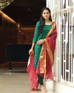 Mirnalini ravi hd Photos முன் அந்தி சாரல் நீ .. மிருணாளினி ரவியின் லேட்டஸ்ட் புகைப்படங்கள்..