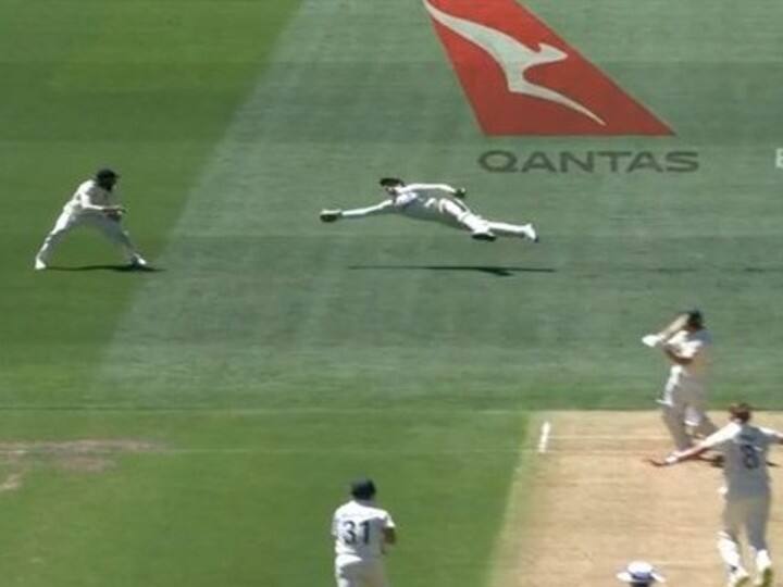 Ashes Series: England's Jos Buttler Sensational Catch of Marcus Harris Ashes Series: बटलर का कमाल, हवा में उड़ते हुए एक हाथ से पकड़ा हैरतअंगेज कैच, राजस्थान रॉयल्स ने बताया स्पाइडरमैन