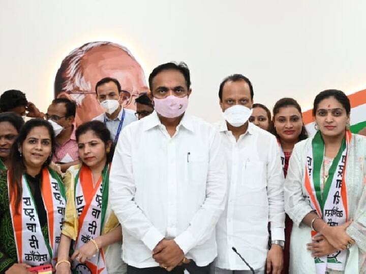 pune MNS leader Rupali Patil Join NCP आधी शिवसेनेच्या वरुण सरदेसाईंची भेट, आता रुपाली पाटलांचा राष्ट्रवादीत प्रवेश; पार्थ पवार म्हणतात....