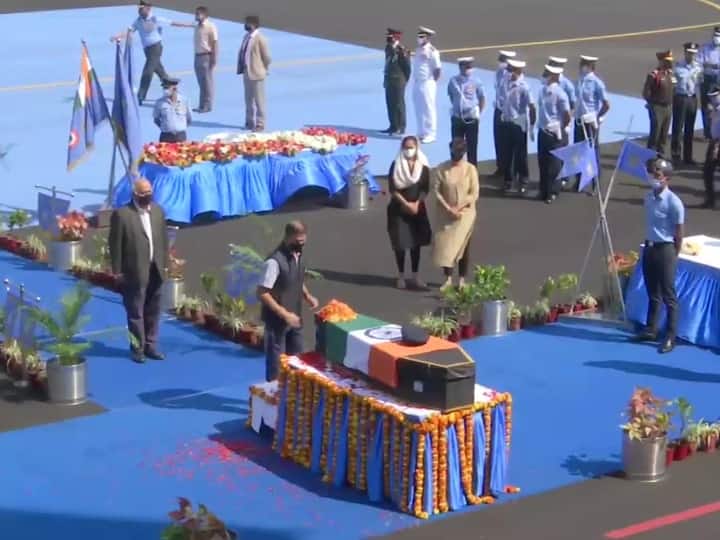 Tamil Nadu Helicopter Crash: Group Captain Varun Singh's Mortal Remains Brought To Bhopal Tamil Nadu Helicopter Crash: Group Captain Varun Singh's Mortal Remains Brought To Bhopal