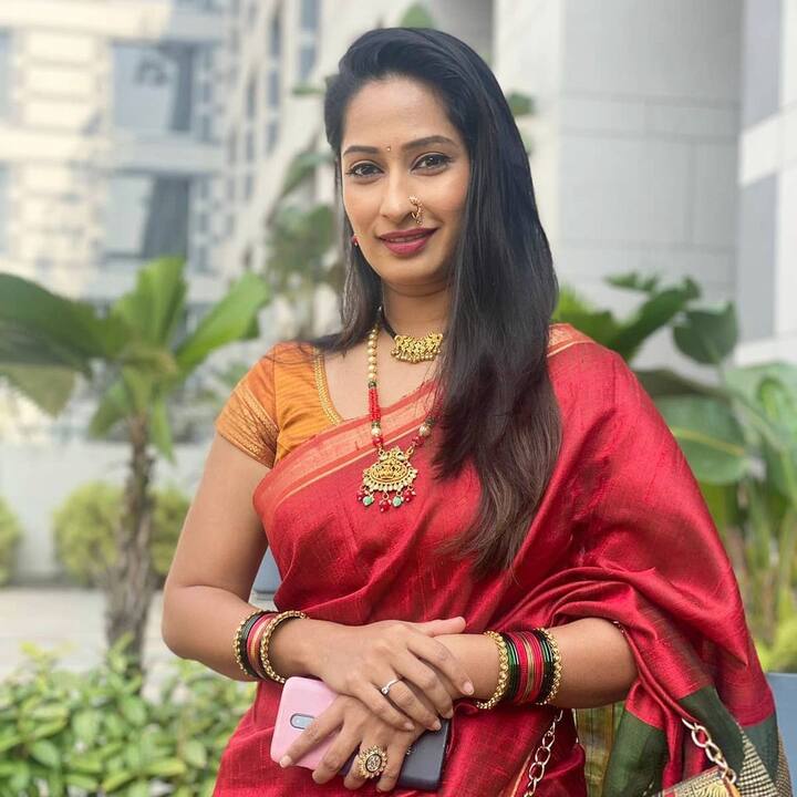 ‘स्वराज्यरक्षक संभाजी’ या मालिकेतील गोदावरीची भूमिका, ‘पवित्र रिश्ता’मधील वर्षा, ‘तू तिथे मी’ या मालिकेतील खलनायक भूमिका या तिच्या काही गाजलेल्या भूमिका. (Photo : @priyamarathe/IG)