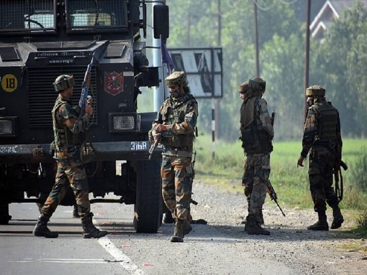 Jammu And Kashmir Encounter underway between terrorists and security forces in Shopian's Chermarg Kashmir Encounter: शोपियां में आतंकियों और सुरक्षा बलों के बीच मुठभेड़ में मारा गया 1 आतंकी, इलाके में सर्च ऑपरेशन जारी