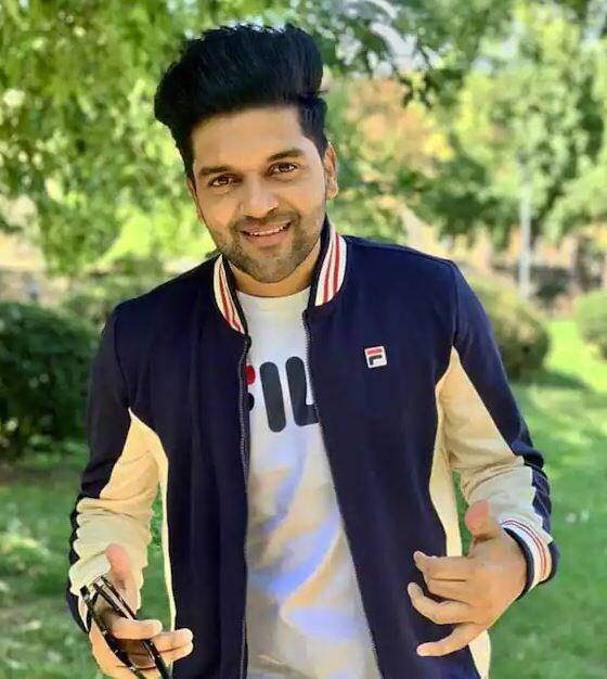 ਇਸ ਤੋਂ ਬਾਅਦ ਬੋਹੇਮੀਆ ਨੇ ਟੀ-ਸੀਰੀਜ਼ ਲਈ ਗੁਰੂ ਦੀ ਸਿਫਾਰਿਸ਼ ਕੀਤੀ। ਫਿਰ ਉਸ ਦਾ ਨਾਂ ਗੁਰਸ਼ਰਨਜੋਤ ਤੋਂ ਬਦਲ ਕੇ ‘ਗੁਰੂ’ ਕਰ ਦਿੱਤਾ ਗਿਆ। ਇਸ ਤੋਂ ਬਾਅਦ ਦੋਹਾਂ ਨੇ ਪਟੋਲਾ ਗੀਤ 'ਚ ਇਕੱਠੇ ਕੰਮ ਕੀਤਾ।ਜਿਸ ਤੋਂ ਬਾਅਦ ਗੁਰੂ ਨੇ ਕਦੇ ਪਿੱਛੇ ਮੁੜ ਕੇ ਨਹੀਂ ਦੇਖਿਆ।
