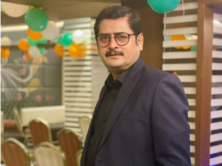 शो में मनमोहन तिवारी के किरदार में चार चांद लगाने वाले अभिनेता रोहिताश्व गौड़ ने हरियाणा की यूनिवर्सिटी से इकोनॉमिक्स ऑनर्स किया है.