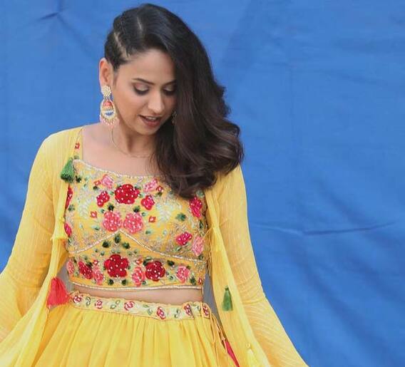 स्वानंदीचं लेटेस्ट फोटोशूट...