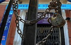 Bank Strike: দেশজুড়ে ব্যাঙ্ক ধর্মঘট, ATM-এ টাকা তুলতে এসে সমস্যায় গ্রাহকরা| Bangla News