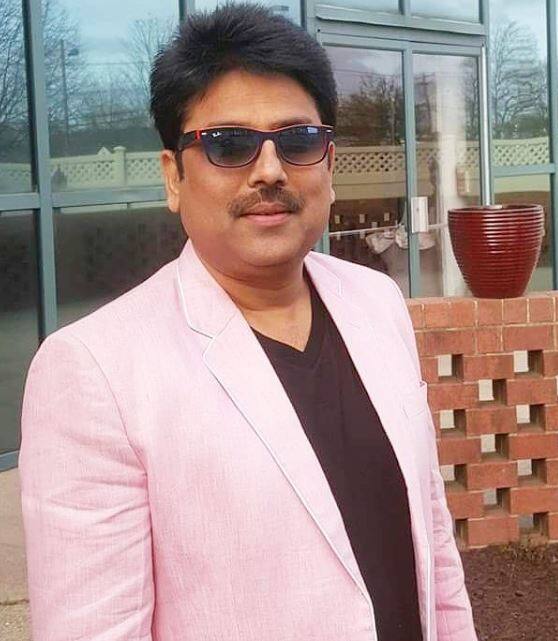 शैलेश लोढ़ा (Shailesh Lodha): शो में तारक मेहता का किरदार निभाने वाले शैलेश लोढ़ा के पास एक नहीं कई लग्जरी गाड़ियां हैं, जिसमें मर्सिडीज बेंज GLS E क्लास, Audi Q3 जैसी कारें शामिल हैं.