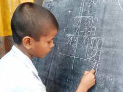 बिहार का ऐसा स्कूल जहां 4 फीट तक के बच्चों का ही होता है नामांकन, सबकी हैंडराइटिंग भी सेम, शिक्षक भी खा जाते धोखा