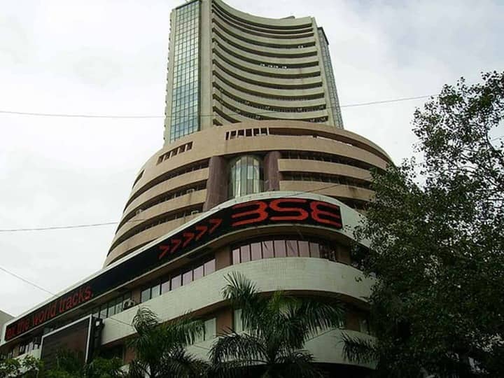 Sensex up 312 points in early trade on the Bombay Stock Exchange; Nifty up 88 points! ஏற்றத்துடன் மும்பை பங்குச்சந்தை: சென்செக்ஸ் 312 புள்ளிகள் உயர்வு; நிஃப்டி 88 புள்ளிகள் உயர்வு!