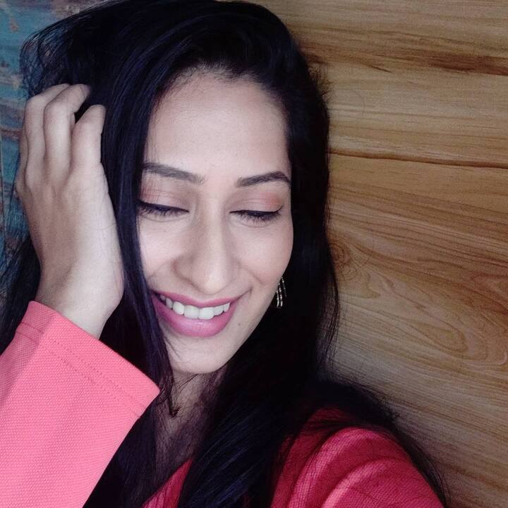 अभिनेत्री प्रिया मराठे सोशल मीडियावर नेहमीच सक्रिय असते. ती आपले क्लासी आणि ग्लॅमरस फोटो नेहमीच शेअर करत असते. (@priyamarathe/Instagram)