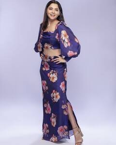 Sonalee Kulkarni: स्कर्ट-टॉप मध्ये अप्सरेचा खास लूक, फोटो चर्चेत!