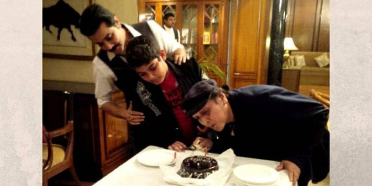 Prosenjit Chatterjee: Prosenjit Chatterjee posts three pictures of generations with father and son Prosenjit Chatterjee: একের পর এক ছবিতে 'প্রজন্ম' প্রবাহ, ফোকাসে প্রসেনজিতের ইনস্টাগ্রাম হ্যান্ডল