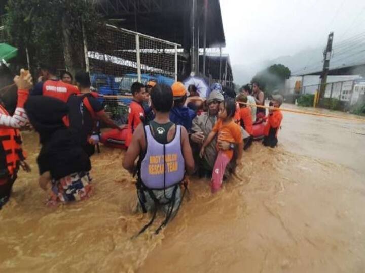 Devastating Typhoon Rai hits Philippines, causing evacuation of over 100,000 people பிலிப்பைன்ஸ் நாட்டை தாக்கிய சூறாவளி ராய்.. 100,000 மக்கள் வெளியேற்றம்.. என்ன நடக்கிறது?