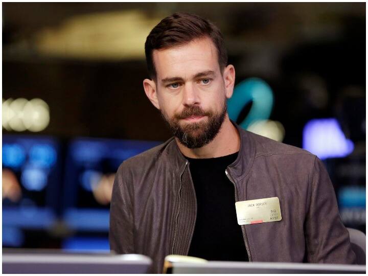 ट्वीटर के सीईओ का इस्तीफा (Twitter CEO Resignation) : साल के अंत में टेक्नोलॉजी से जुड़ी एक और बड़ी खबर 30 नवंबर 2021 को आई, जब ट्वीटर के सीईओ जैक डॉर्सी ने अपने पद से इस्तीफा दे दिया. उनकी जगह भारत के पराग अग्रवाल ने सीईओ का पदभार संभाला.