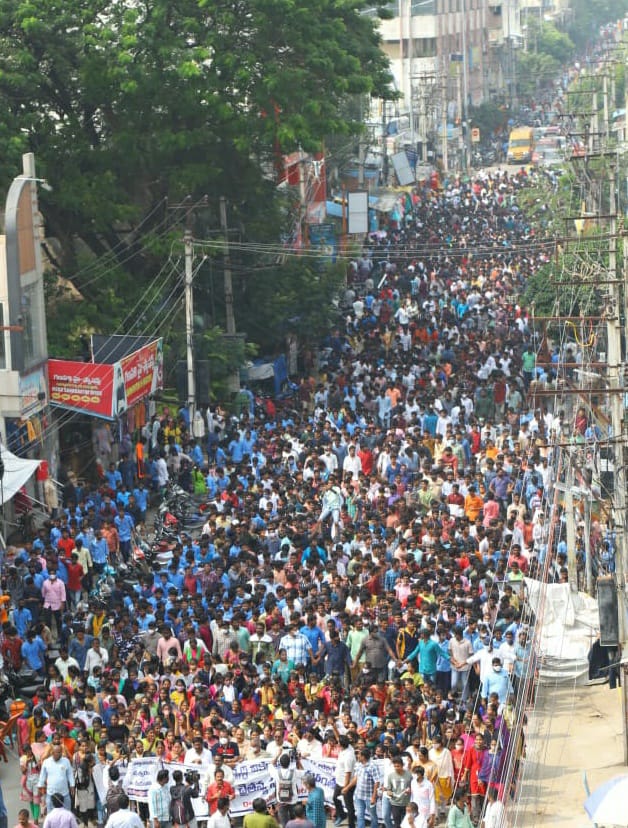 Three Capitals Tirupati : మూడు రాజధానులు కావాలి.. తిరుపతిలో రాయలసీమ మేధావుల ఫోరం  ర్యాలీ !