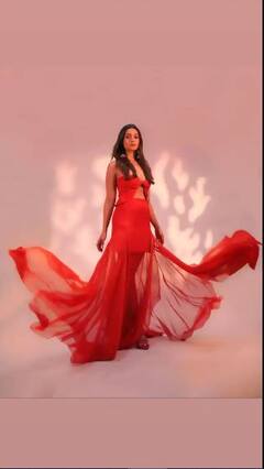 Alia Bhatt ਦੀ ਰੈੱਡ ਡ੍ਰੈੱਸ ਨੇ ਖਿੱਚਿਆ ਸਾਰਿਆਂ ਦਾ ਧਿਆਨ, ਤਸਵੀਰਾਂ ਦੇਖ ਕੇ ਰਣਬੀਰ ਕਪੂਰ ਵੀ ਹੈਰਾਨ