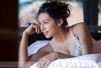 Gujarat Gram Panchayat Election: મુંબઈની સુપર મોડેલે સરપંચ પદ માટે ઉમેદવારી નોંધાવી છે. આ હૉટ મૉડલ અને એક્ટ્રેસનુ નામ એશ્રા પટેલ છે, એશ્રા બૉલીવુડમાં પણ ધમાલ મચાવી ચૂકી છે. એશ્રા પટેલે સંખેડા તાલુકાના કાવીઠા ગામે ઉમેદવારી નોંધાવી છે, પોતાના ગામના વિકાસ માટે સરપંચ બનવા માંગે છે.