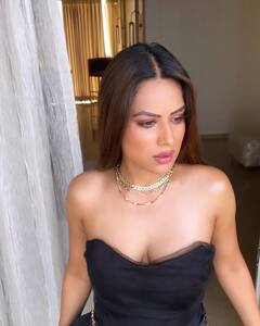 Nia Sharma Photo: ब्लैक ऑफ शोल्डर शॉर्ट ड्रेस में निया शर्मा का नहीं है कोई जवाब, किलर लुक से देती हैं बॉलीवुड एक्ट्रेस को मात