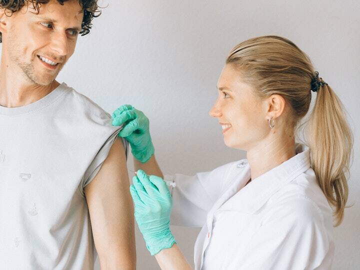 New Zealand Man Gets 10 Covid Vaccine Shots in One Day on Behalf of Other People Covid 19 Vaccine: వీడెవడండి బాబు! ఒకే రోజు 10 కోవిడ్ వ్యాక్సిన్లు వేయించుకున్నాడు.. ఉన్నాడా? పోయాడా?