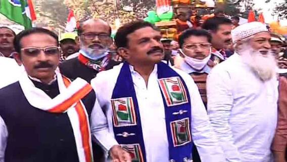 KMC Election 2021: শেষদিনে জমজমাট প্রচার, সকাল সকাল বাবুঘাট এলাকায় সন্তোষ পাঠক | Bangla News