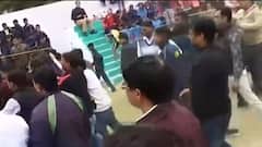 Jaunpur में दबंगों ने गरीब परिवार पर बरपाया कहर, वायरल हो रही वीडियो