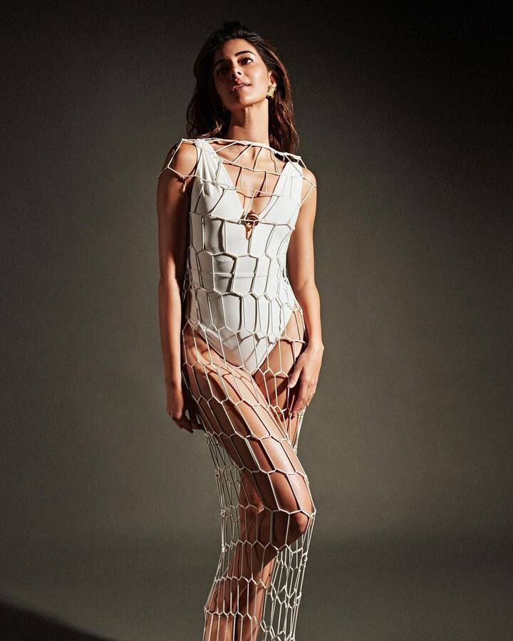 तभी तो लोग कड़कड़ाती ठंड में भी पसीना पसीना हुए जा रहे हैं. अनन्या पांडे पिछले कई दिनों से सोशल मीडिया पर एक्टिव हैं और लगातार अपनी बोल्ड तस्वीरें शेयर कर रही हैं. (फोटो – सोशल मीडिया)