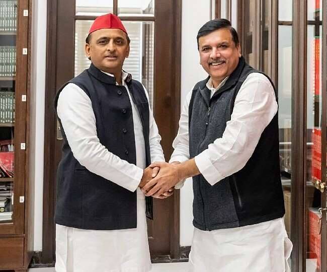 जनवादी पार्टी (सोशलिस्ट): इस पार्टी के राष्ट्रीय अध्यक्ष का नाम डॉक्टर संजय सिंह चौहान है. यह मुख्य तौर पर नोनिया जाति की पार्टी है. नोनिया जाति की आबादी पूर्वी उत्तर प्रदेश के देवरिया, कुशीनगर, आजमगढ़, मऊ, बलिया, गाजीपुर और चंदौली जैसे जिलों करीब डेढ़ फीसदी है. डॉक्टर चौहान को सपा ने 2019 के लोकसभा चुनाव में चंदौली में बीजेपी के महेंद्र नाथ पांडेय के खिलाफ उतारा था. वो वहां दूसरे स्थान पर रहे थे.