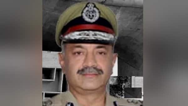 Punjab Government: ਪੰਜਾਬ 'ਚ ਅੱਧੀ ਰਾਤ ਨੂੰ ਵੱਡਾ ਫੇਰਬਦਲ, ਹੁਣ ਪੰਜਾਬ ਸਰਕਾਰ ਕਰਨਾ ਚਾਹੁੰਦੀ ਵੱਡਾ ਐਕਸ਼ਨ? Punjab Government: Big change in Punjab at midnight, Siddharth Chattopadhyay has been given the charge of DGP Punjab Government: ਪੰਜਾਬ 'ਚ ਅੱਧੀ ਰਾਤ ਨੂੰ ਵੱਡਾ ਫੇਰਬਦਲ, ਹੁਣ ਪੰਜਾਬ ਸਰਕਾਰ ਕਰਨਾ ਚਾਹੁੰਦੀ ਵੱਡਾ ਐਕਸ਼ਨ?