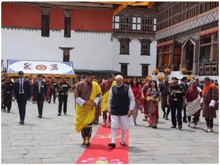 Bhutan Civilian Award: Prime Minister Modi was honored with the highest civilian award in Bhutan, PM expressed gratitude and said thank you Bhutan Civilian Award: भूटान में प्रधानमंत्री मोदी को किया गया सर्वोच्च नागरिक अवॉर्ड से सम्मानित, PM ने आभार जताते हुए क्या कहा?