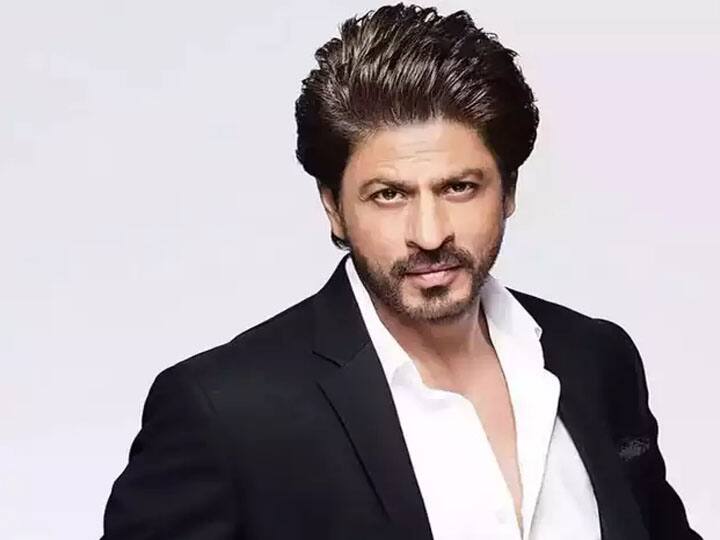 बॉलीवुड के किंग शाहरूख खान गौरी से उस वक्त मिले थे. जब उनके पास ना पैसा था और ना ही नाम. गौरी एक हिंदू परिवार से बिलॉन्ग रखती थीं और शाहरूख खान मुस्लिम परिवार से थे. दोनों की शादी के लिए गौरी के परिवार वाले खिलाफ थे, लेकिन जब शाहरुख खान का इंडस्ट्री में नाम हुआ तो उन्होंने गौरी से शादी की.