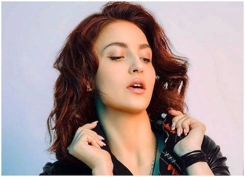 Elli Avram – बिग बॉस से लेकर फिल्मों तक का सफर तय करने वालीं स्वीडिश एक्ट्रेस एली अवराम यूं तो कम ही स्क्रीन पर नजर आती हं लेकिन फिर भी लोग उन्हें जानते हैं और उनके काम को पसंद करते हैं. (फोटो – सोशल मीडिया)