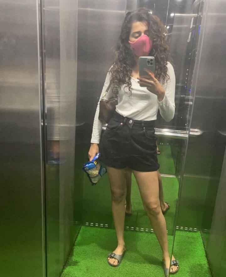 नुकतेच मिथिलाने काही नवे फोटो चाहत्यांसोबत शेअर केले आहेत. हे फोटो सोशल मीडियावर धुमाकुळ घालताना दिसत आहेत.(photo:mipalkarofficial/ig)